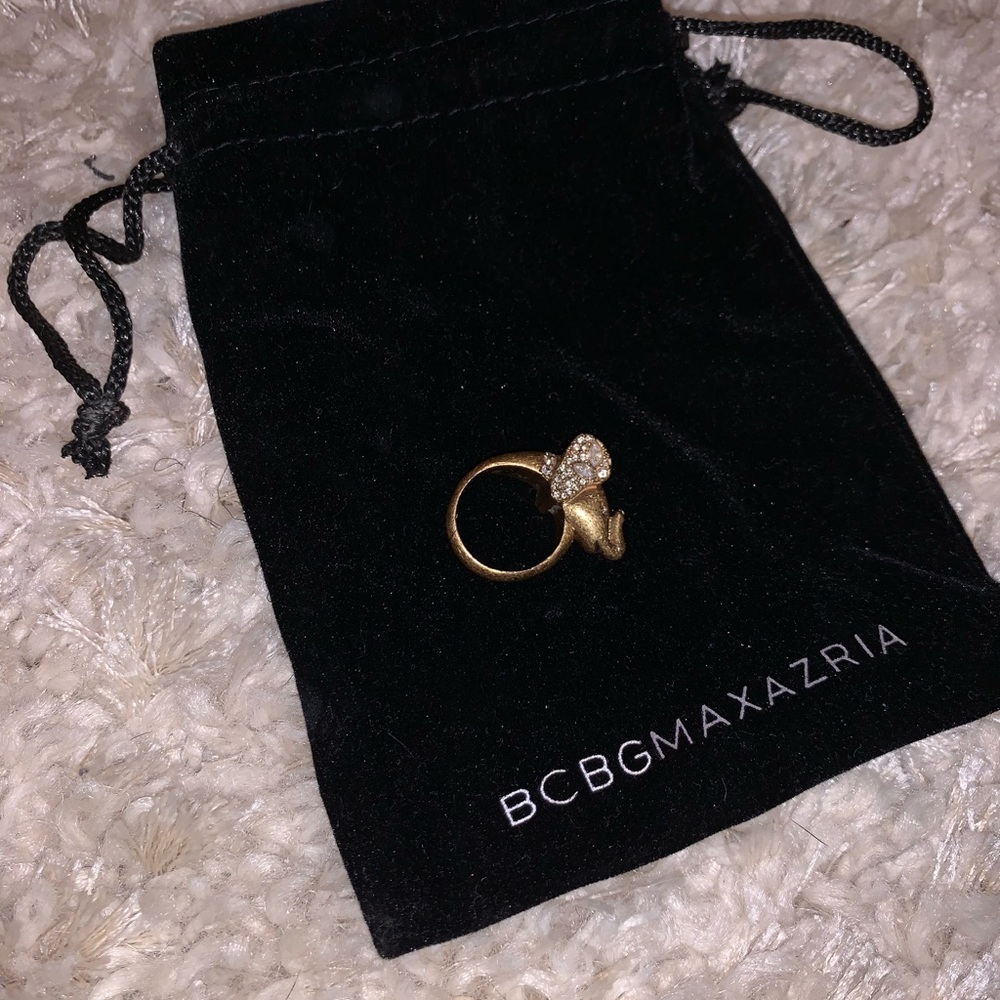 White House Black Market Ring